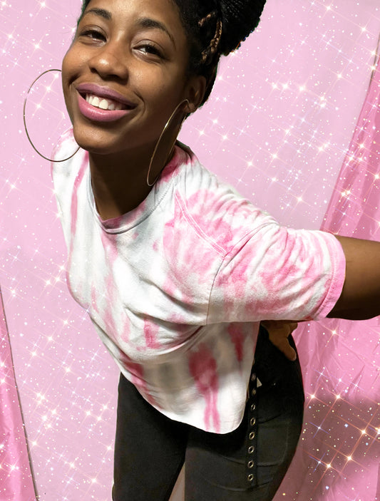 “Pinkie Split” Cropped Tee